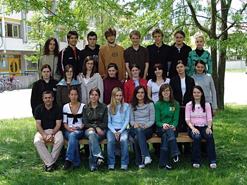 Maturanten der Klasse 5A HOB - Schuljahr 2003/04