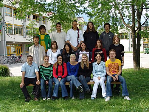 Maturanten der Klasse 5B HOB - Schuljahr 2003/04