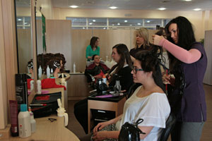 lincoln_2012_hairsalon3_th