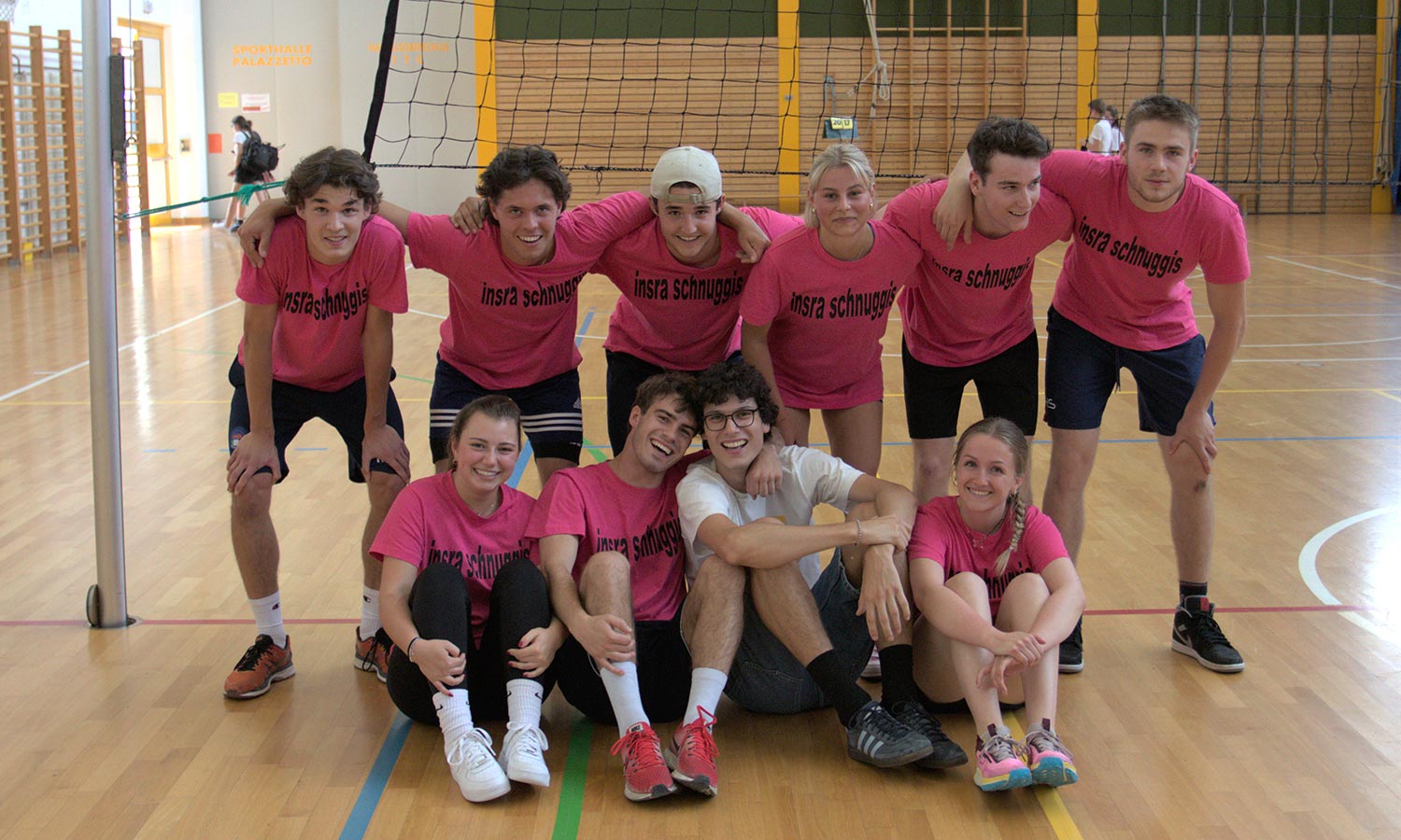 Gruppenfoto der Klasse 5C in der Sporthalle