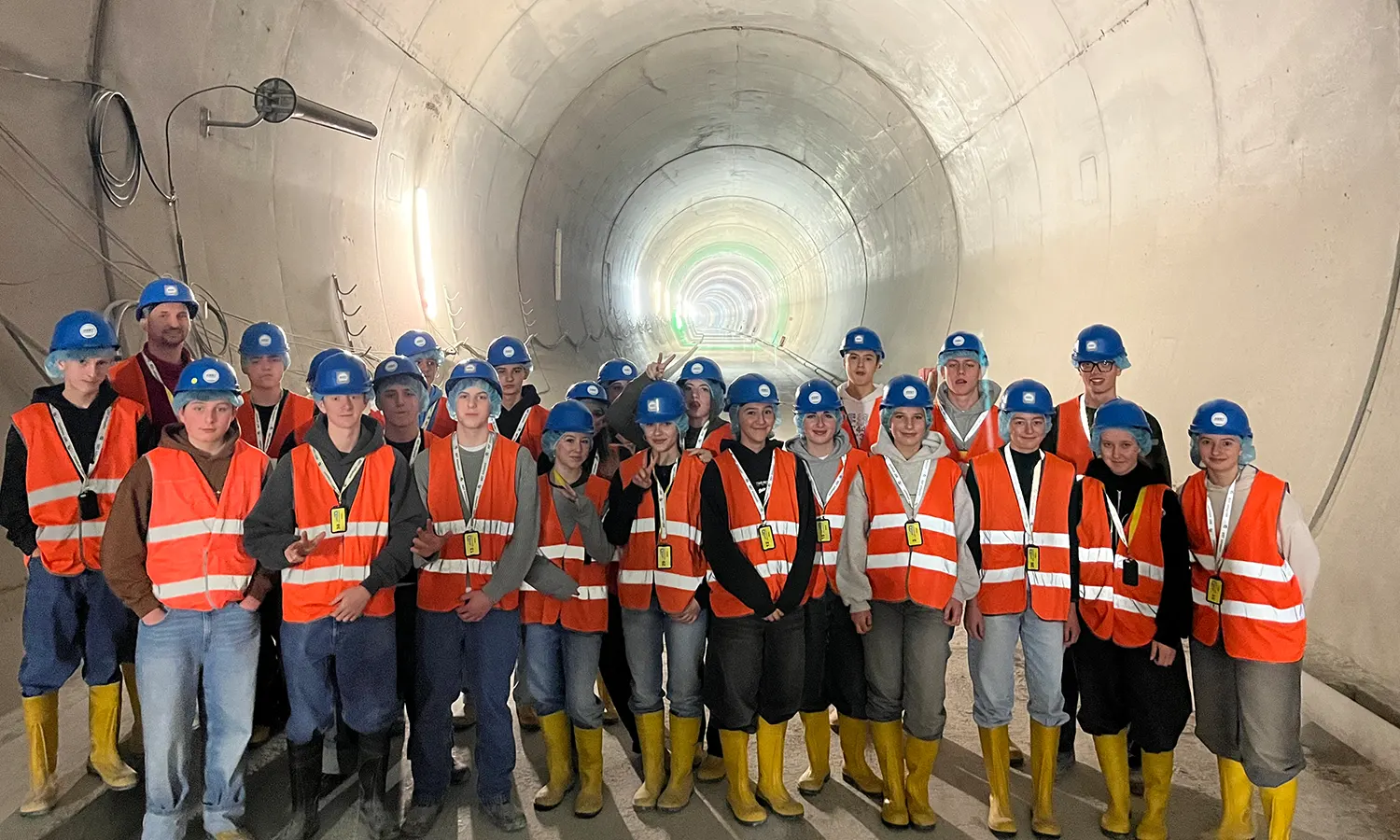 Gruppenfoto im Tunnel