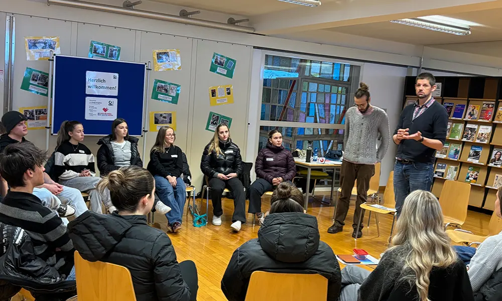 Schüler:innen beim Workshop in der Mediothek