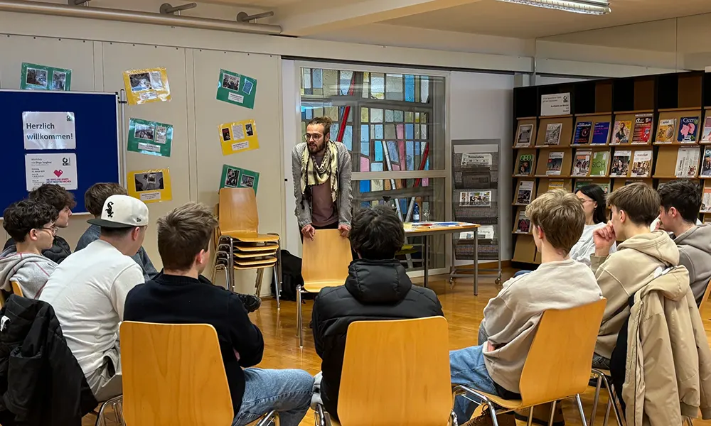 Schüler:innen beim Workshop in der Mediothek