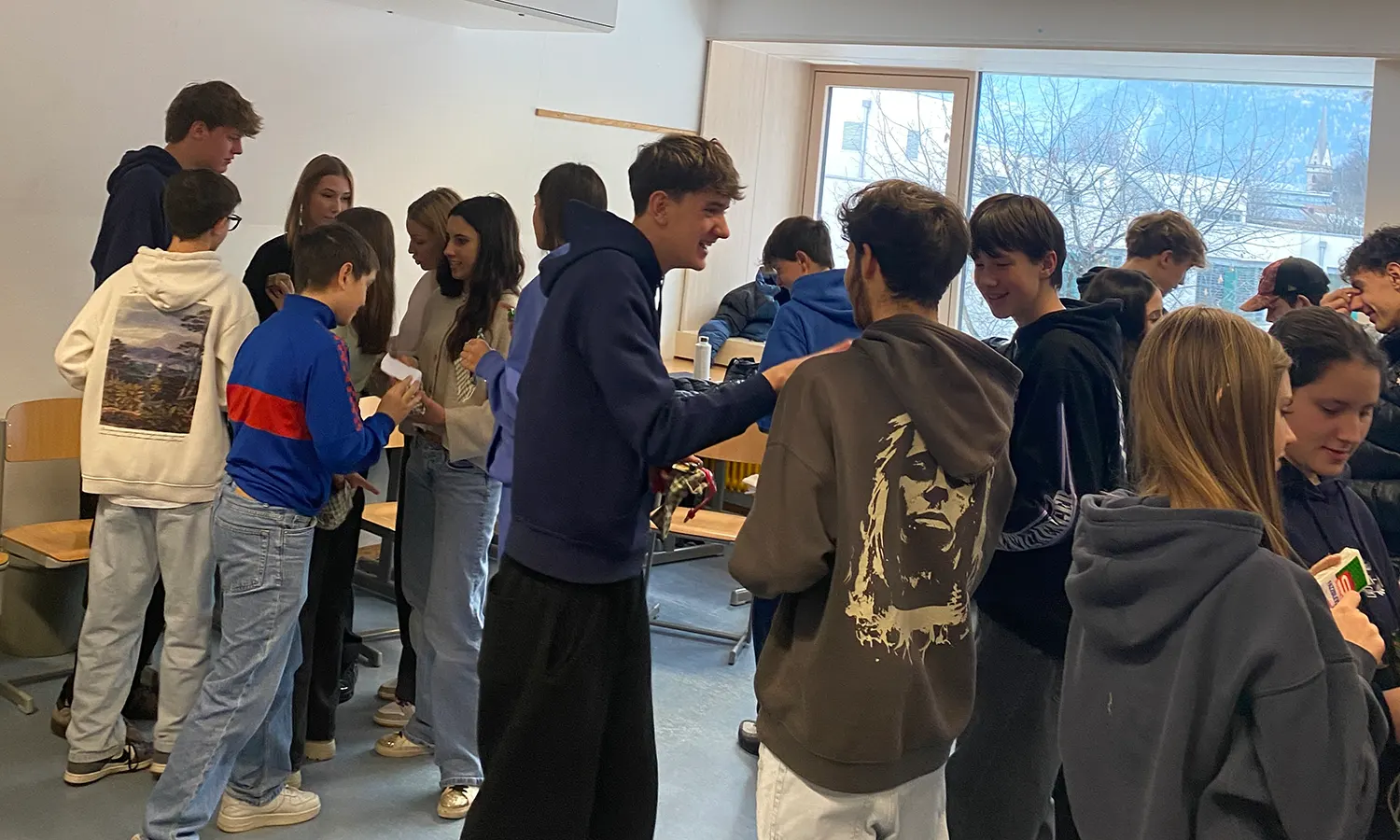 Schüler:innen der Klasse 1A beim Trading Game