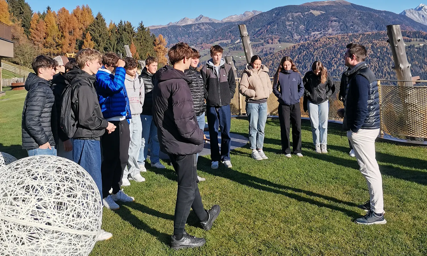 Schüler:innen besuchen das Hotel Hubertus in Geiselsberg/Olang