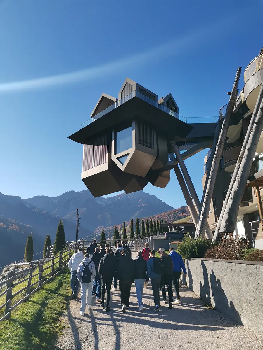 Schüler:innen besuchen das Hotel Hubertus in Geiselsberg/Olang