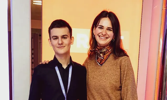 Foto 5:  Geschafft! Drijon Halilaj und Prof. Fischer teilen den Erfolgsmoment.