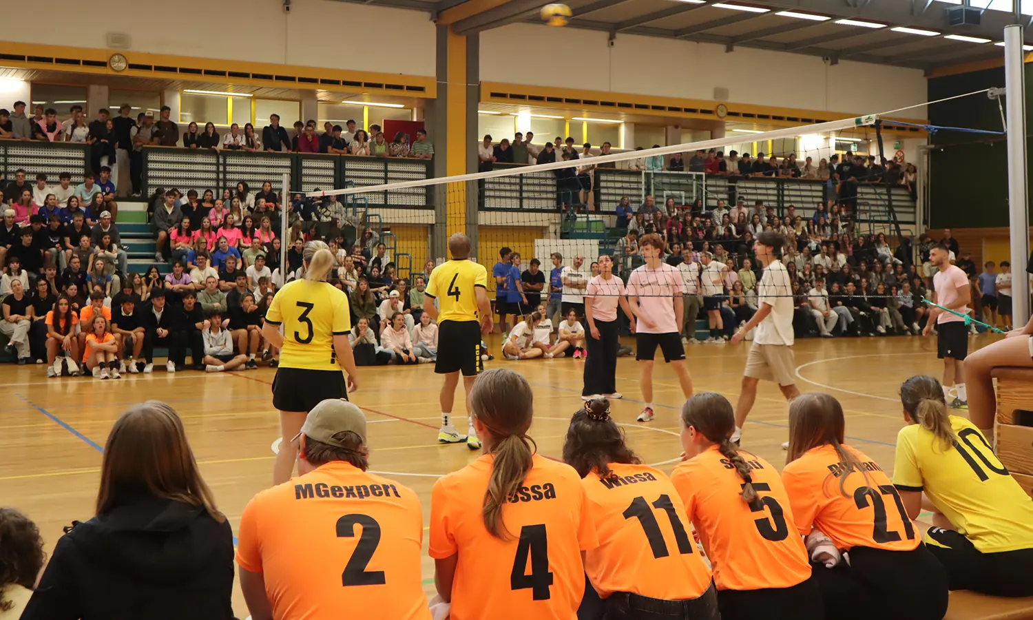 Volleyballturnier in der Sporthalle der WFO Bruneck